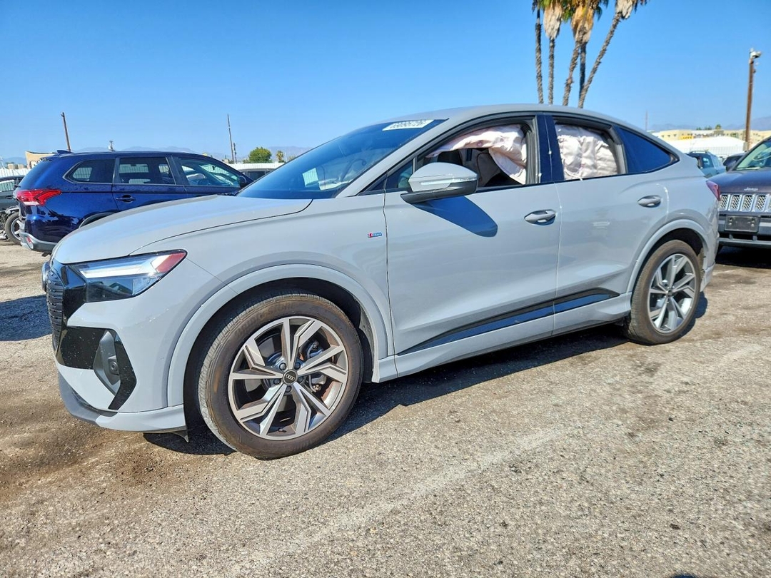 منظر 2025 AUDI Q4 E-TRON SPORTBACK PREMIUM، زاوية 1