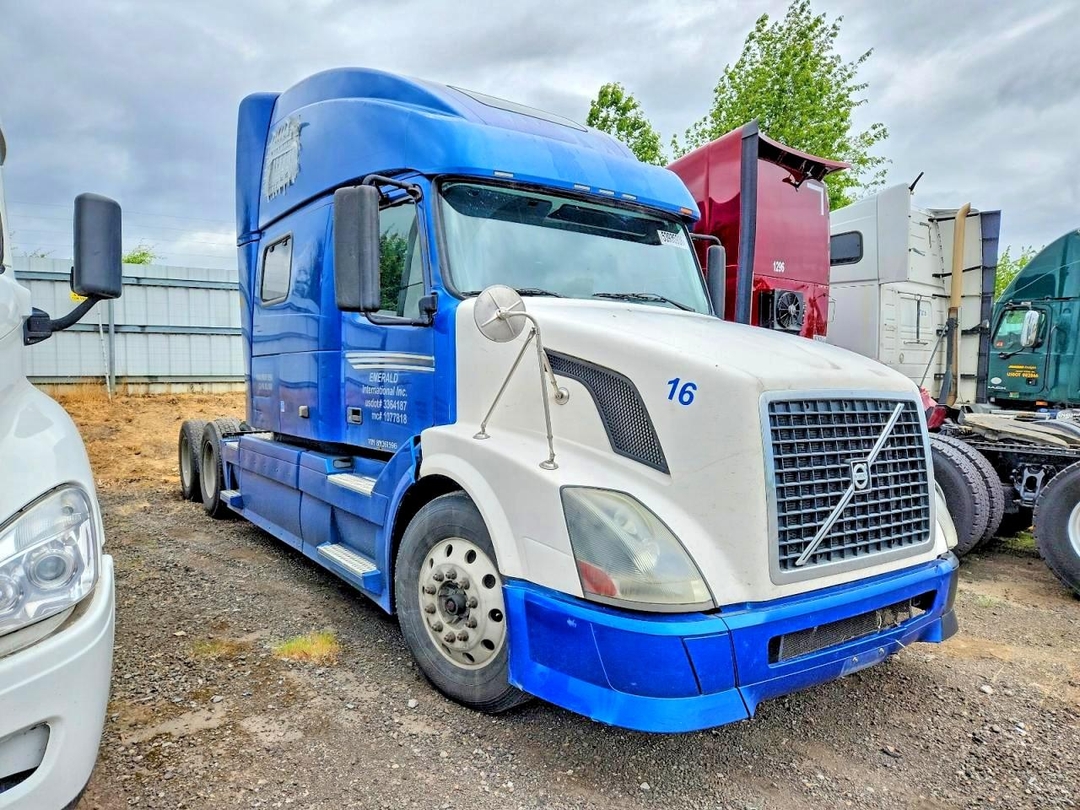 Вид 2008 VOLVO VN VNL, угол 1