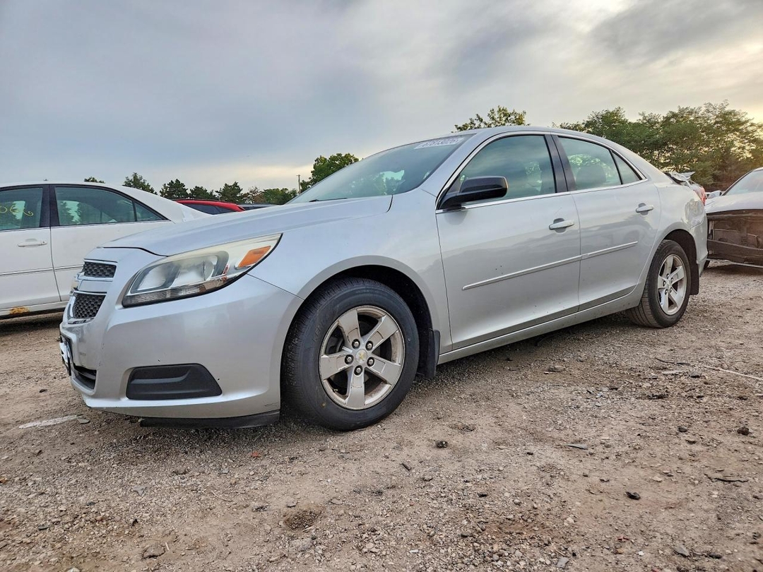 Vue de 2013 CHEVROLET MALIBU LS, angle 1