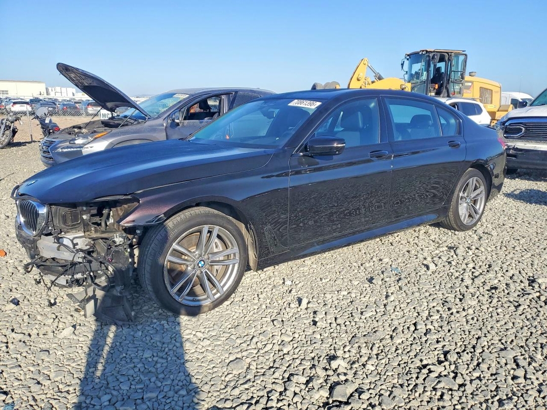 Вид 2019 BMW 740 XI, угол 1