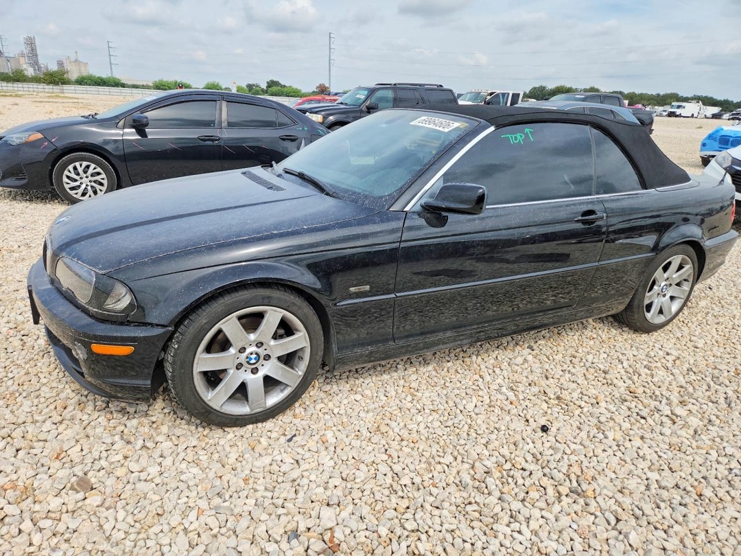 Vue de 2003 BMW 325 CI, angle 1