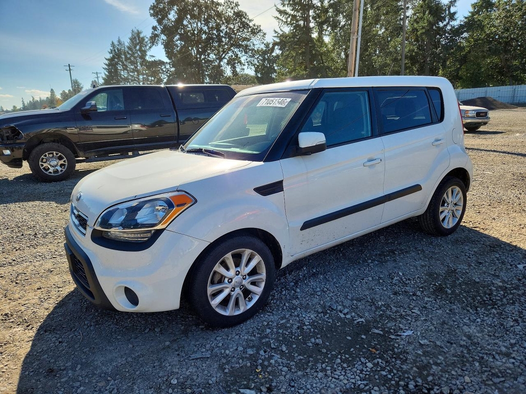 Vista de 2013 KIA SOUL +, ángulo 1