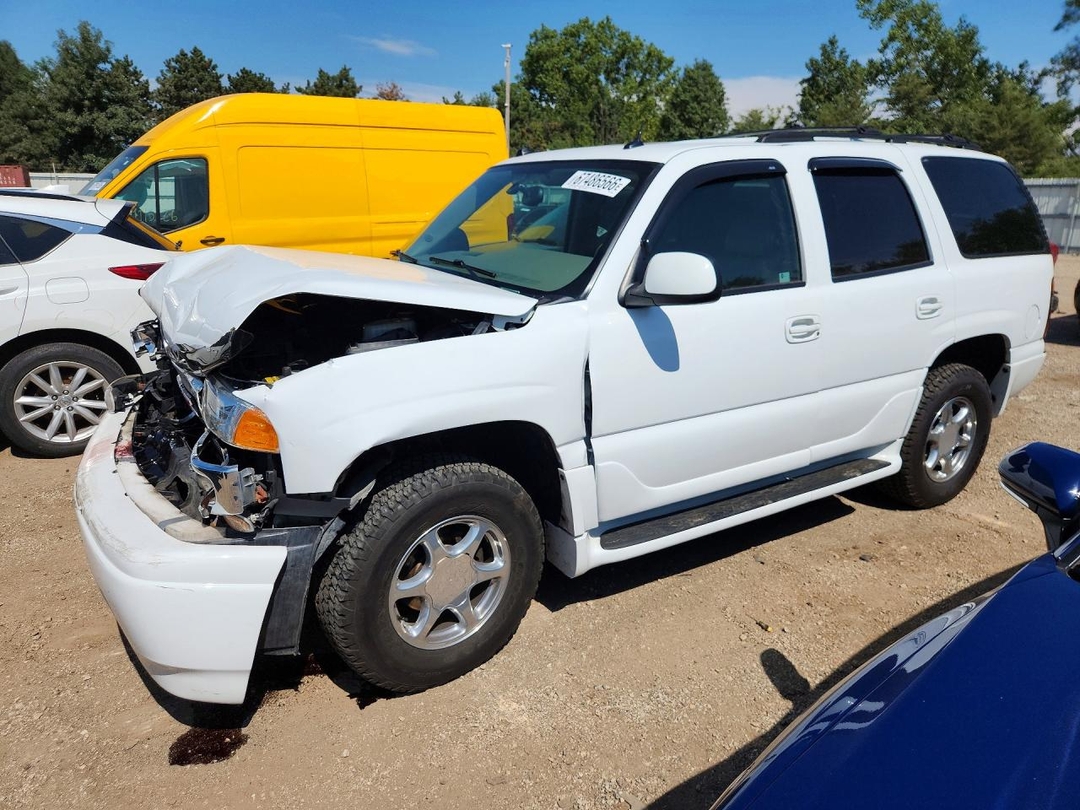 منظر 2004 GMC YUKON DENALI، زاوية 1