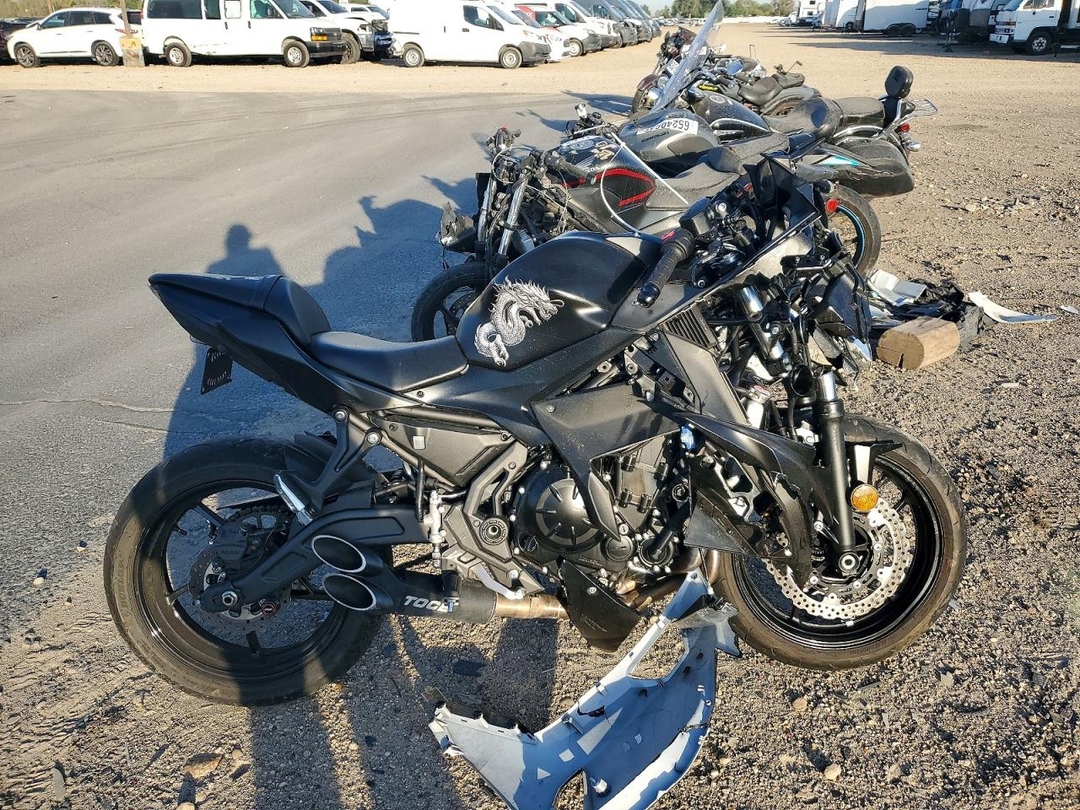 Vista de 2026 KAWASAKI EX650 P, ángulo 1