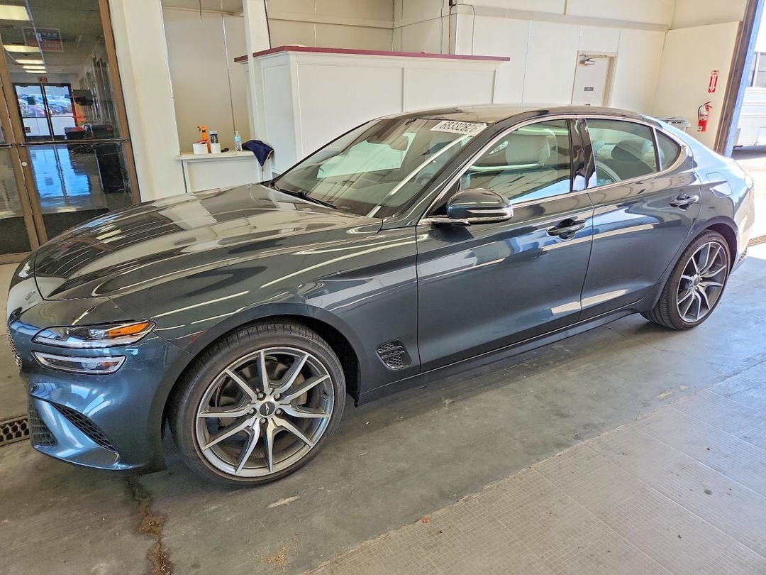 Vista de 2023 GENESIS G70 2.0T, ángulo 1