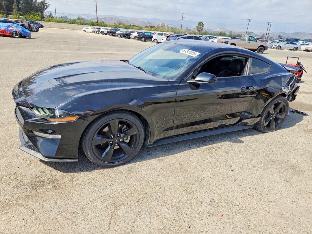 Vue de 2022 FORD MUSTANG MACH, angle 1