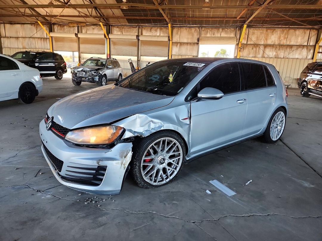 Vue de 2015 VOLKSWAGEN GTI, angle 1