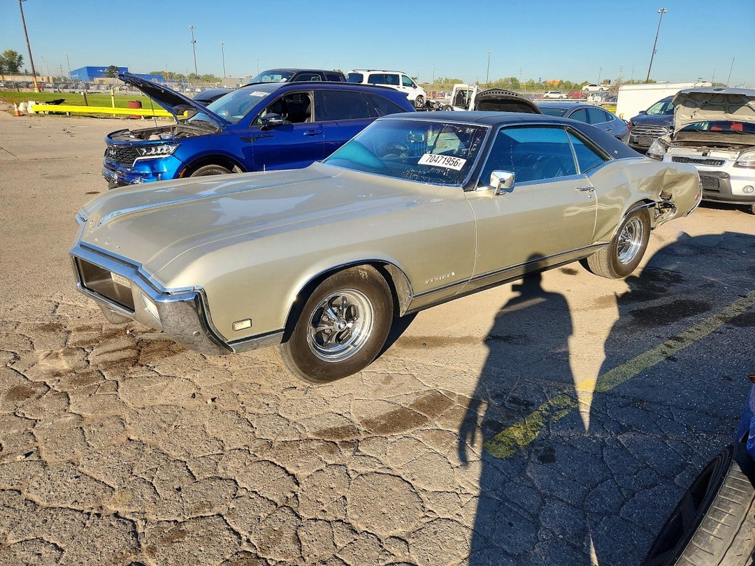 Vista de 1968 BUICK RIVIERA, ángulo 1
