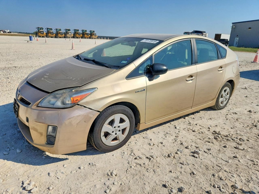 منظر 2011 TOYOTA PRIUS TWO، زاوية 1