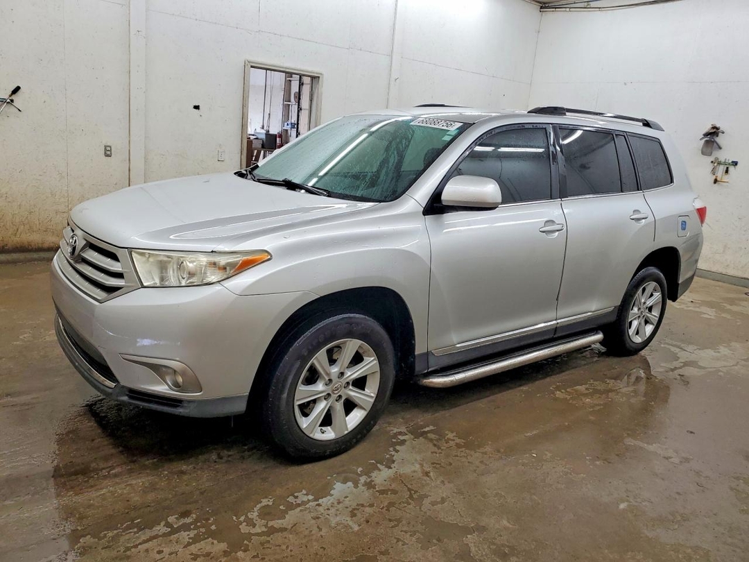 Vista de 2012 TOYOTA HIGHLANDER BASE, ángulo 1