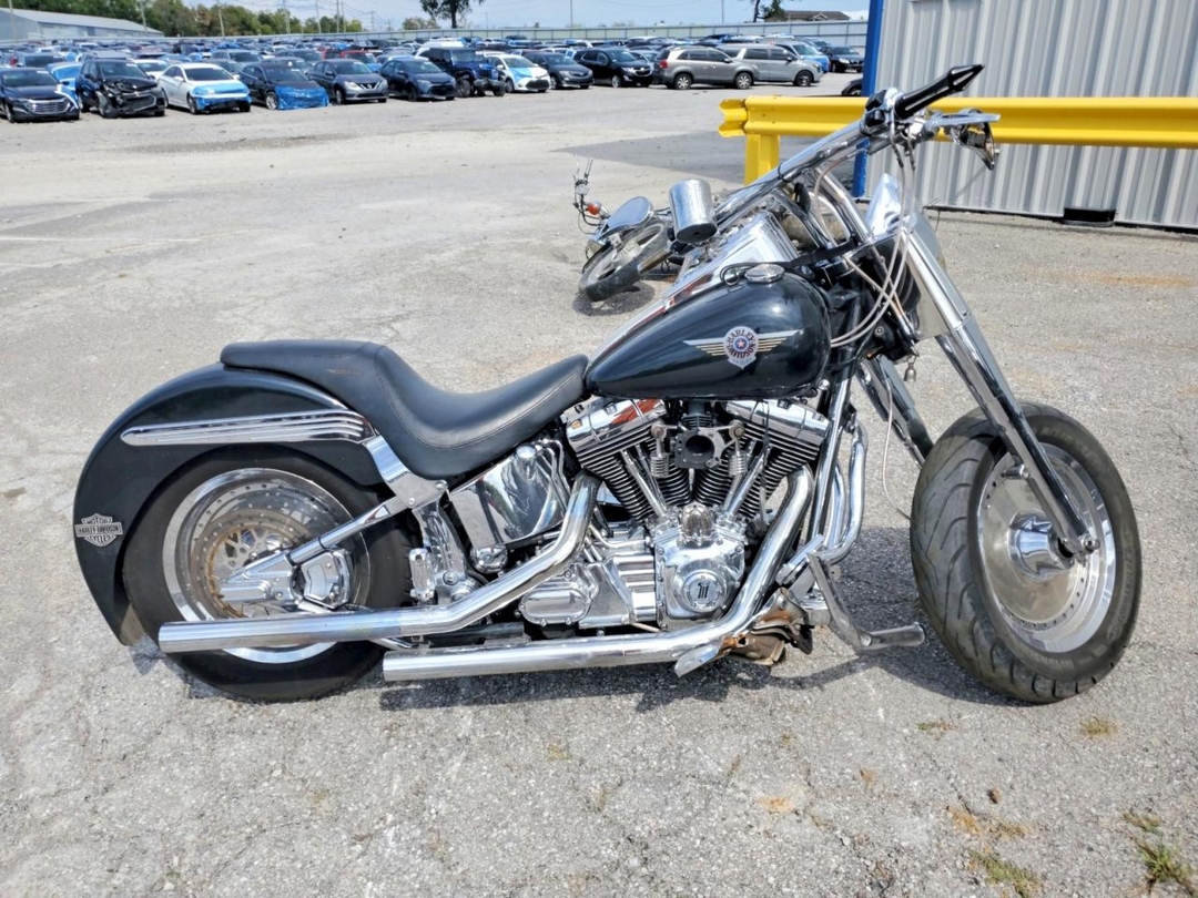 Vista de 2002 HARLEY-DAVIDSON FLSTFI, ángulo 1