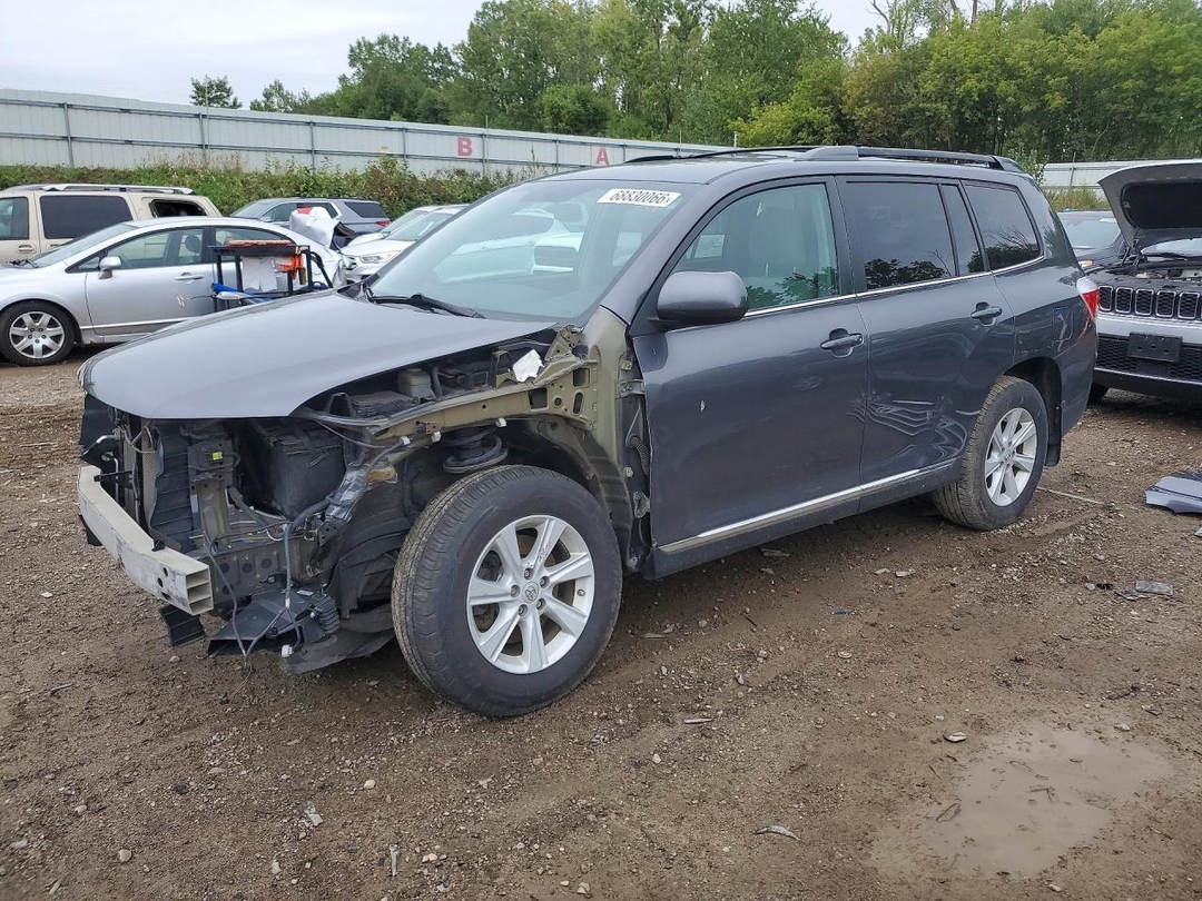 منظر 2013 TOYOTA HIGHLANDER PLUS، زاوية 1