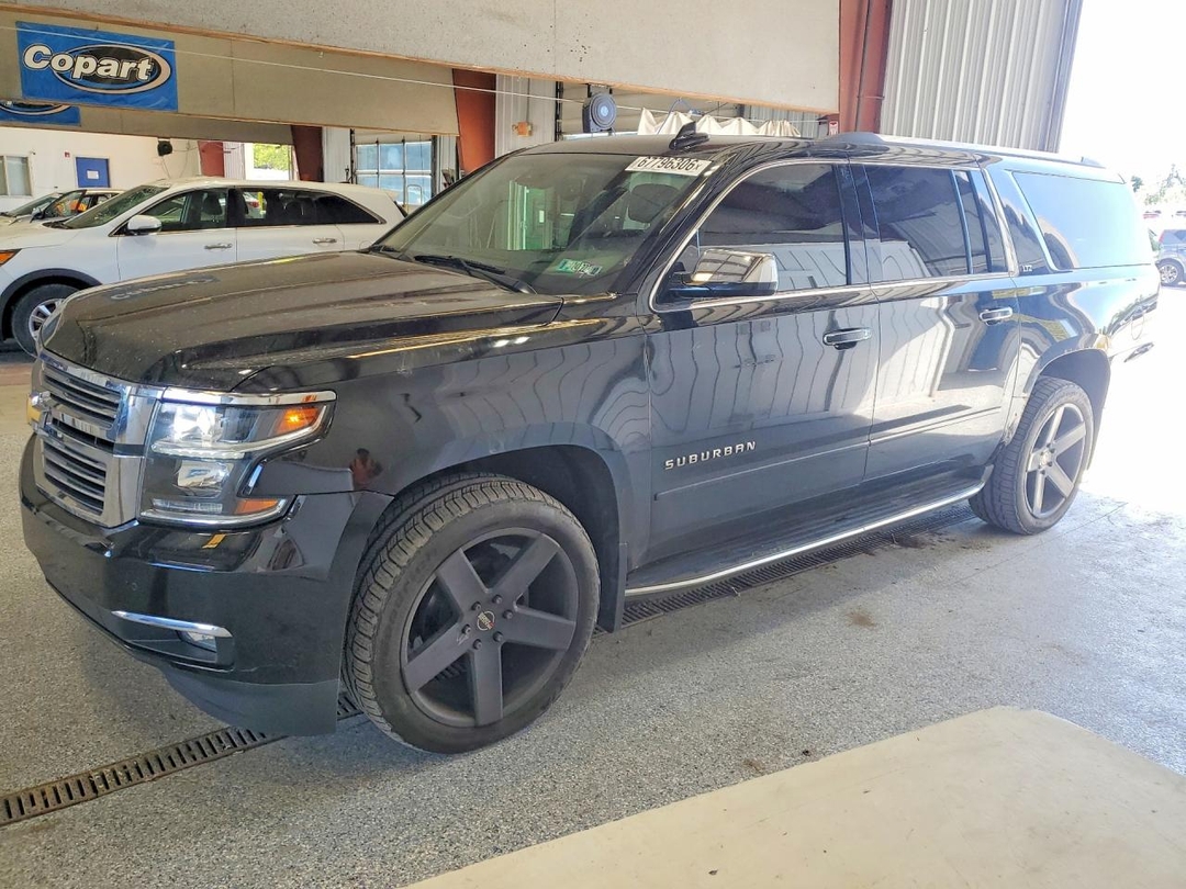 Vue de 2016 CHEVROLET SUBURBAN K1500 LTZ, angle 1