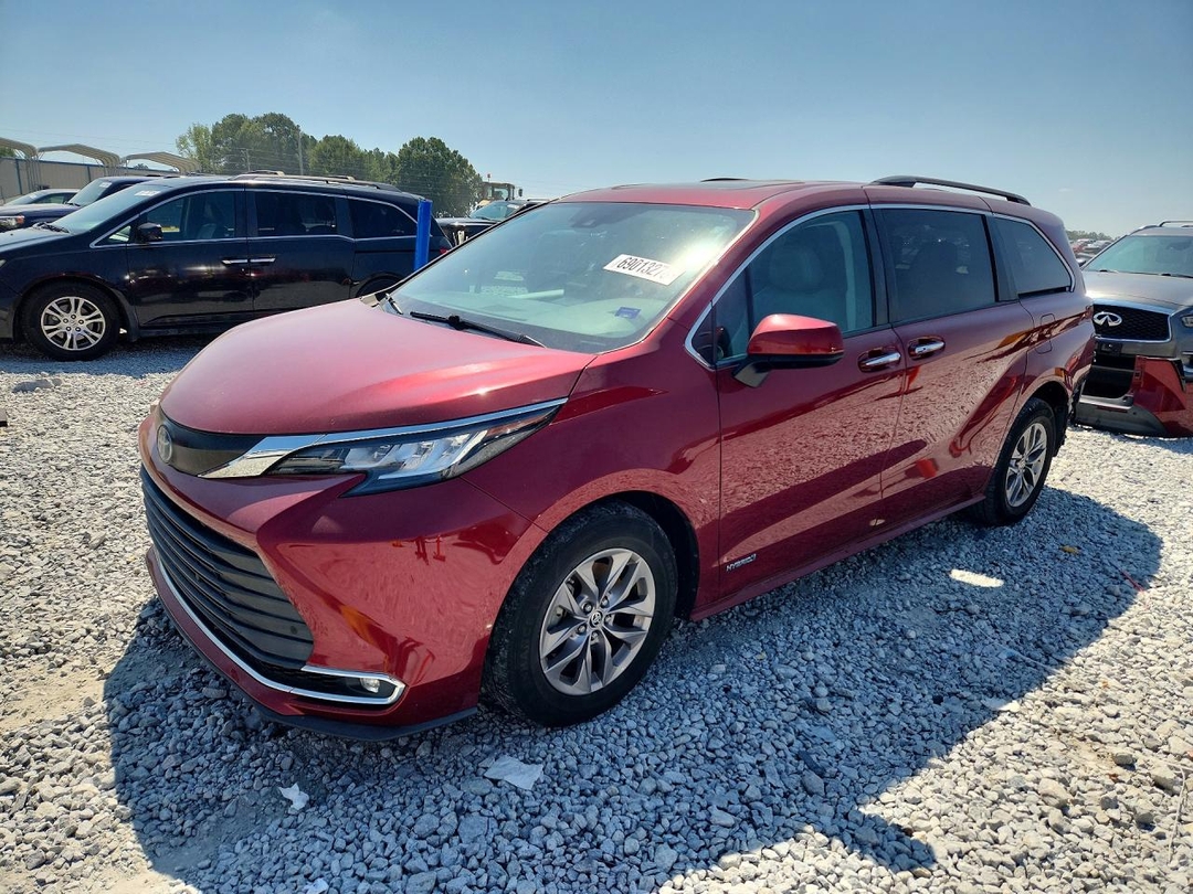 Вид 2021 TOYOTA SIENNA XLE, угол 1