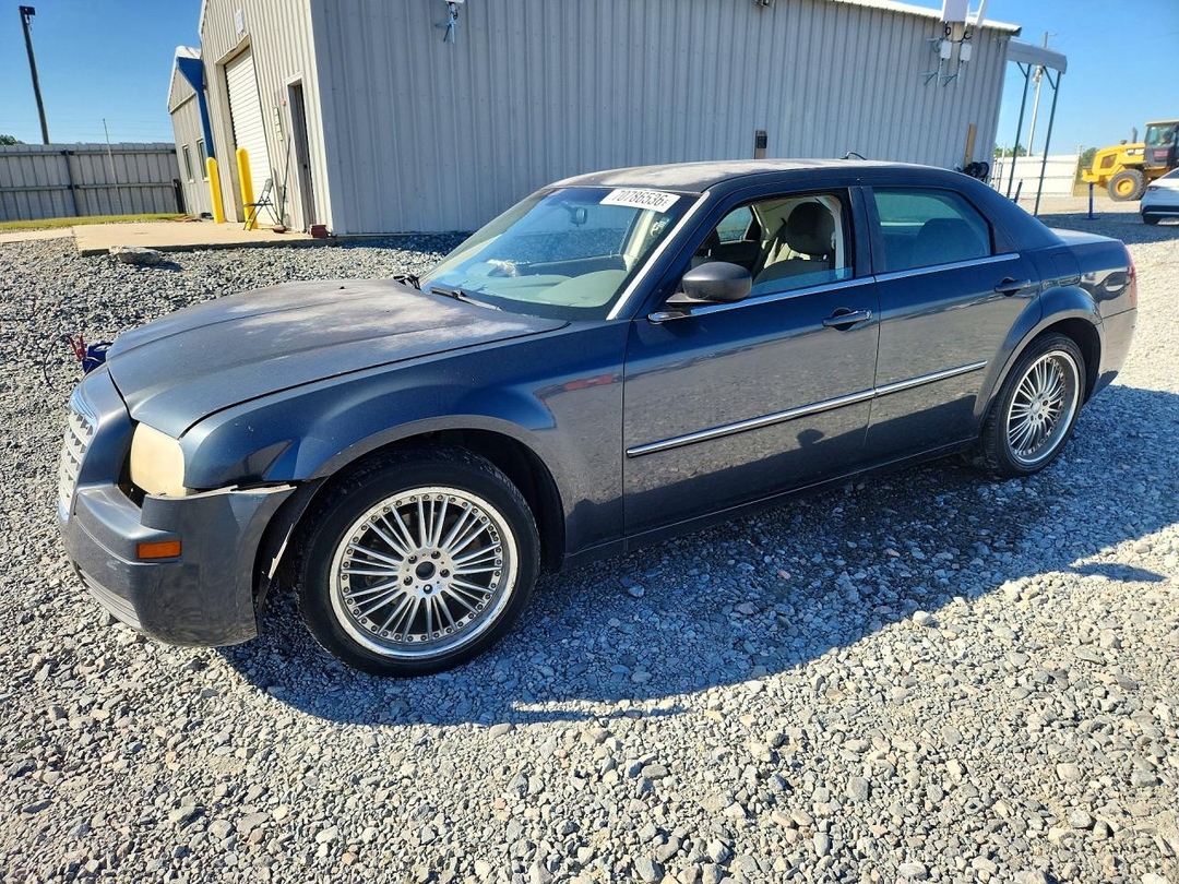 Вид 2008 CHRYSLER 300 LX, угол 1