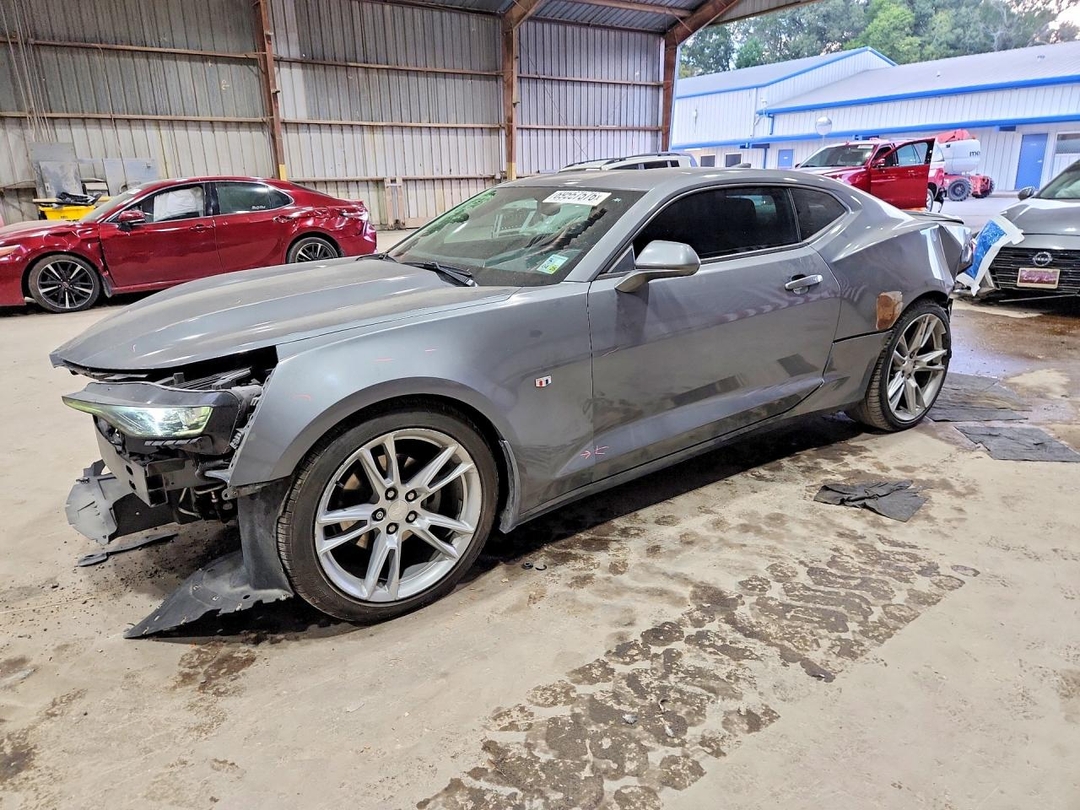 Vue de 2021 CHEVROLET CAMARO LS, angle 1