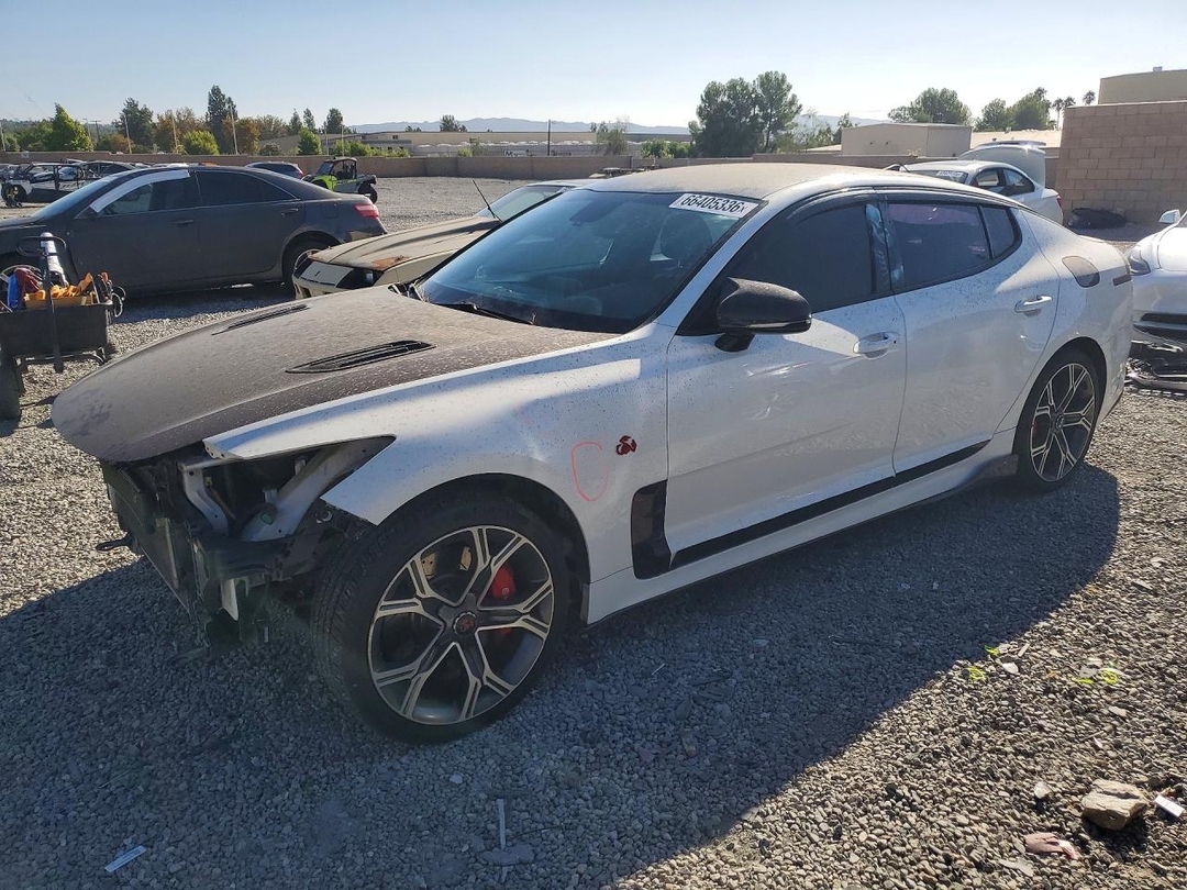 Vista de 2019 KIA STINGER GT, ángulo 1