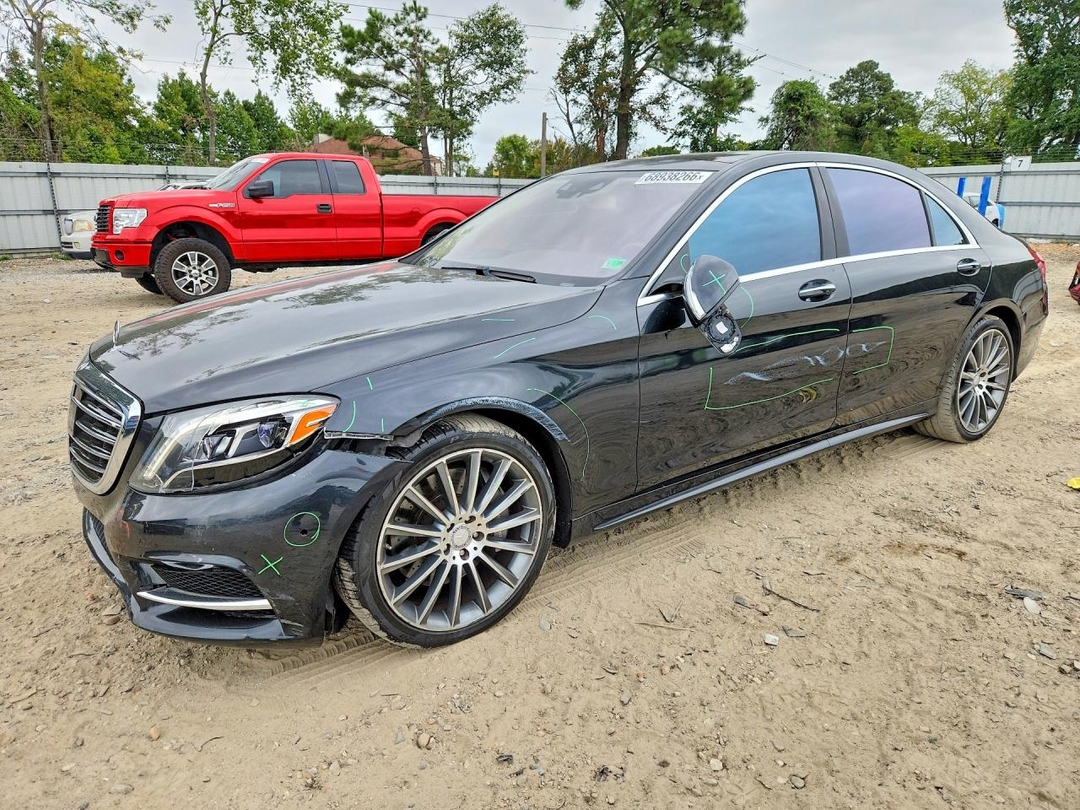 Vue de 2015 MERCEDES-BENZ S 550, angle 1