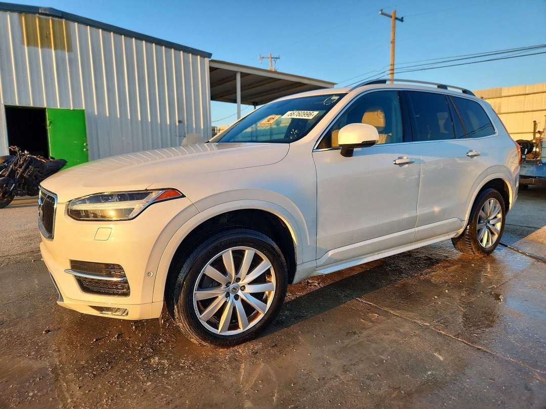 Vista de 2018 VOLVO XC90 T6, ángulo 1