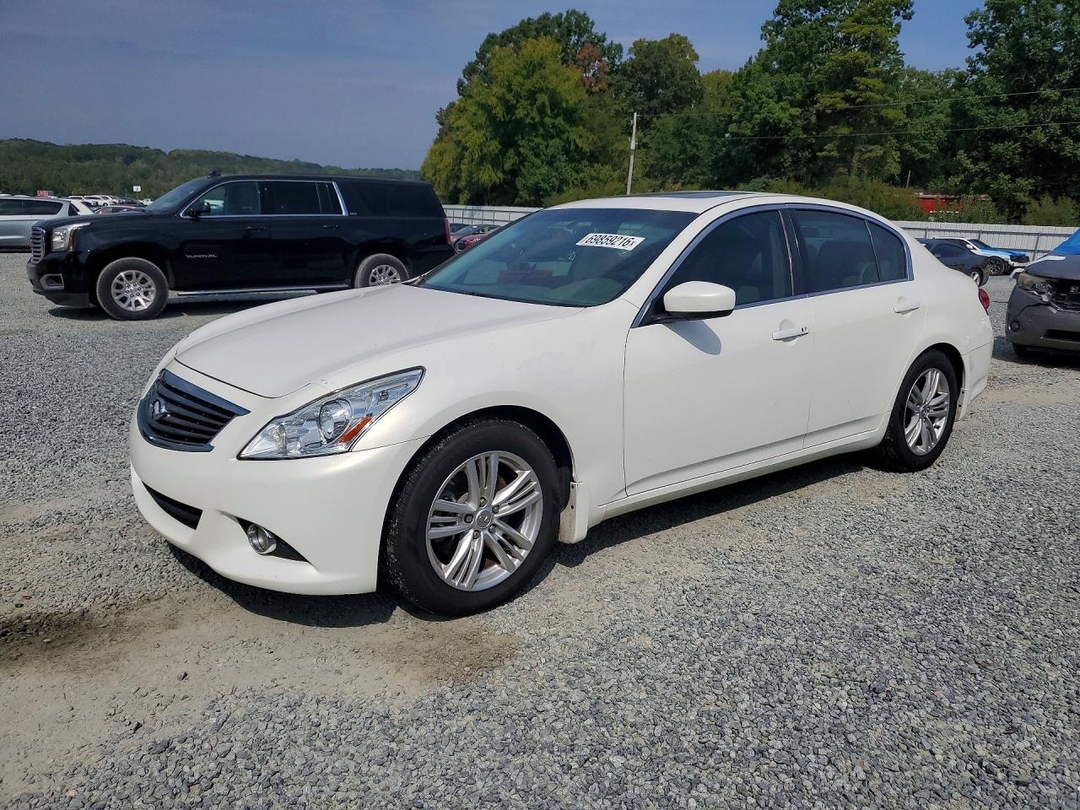 Вид 2011 INFINITI G37 SEDAN JOURNEY, угол 1