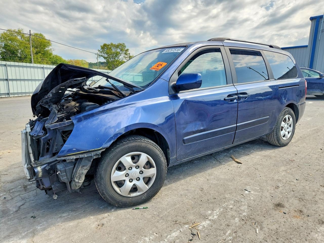 Вид 2009 KIA SEDONA LX, угол 1