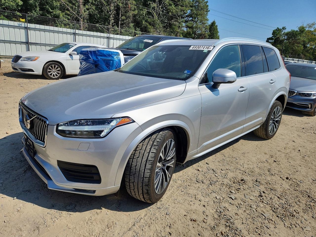 Vista de 2022 VOLVO XC90 T6 MOMENTUM, ángulo 1