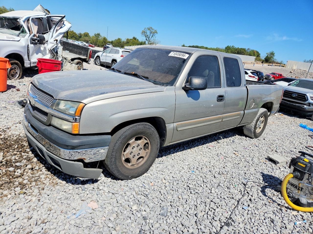 Vista de 2003 CHEVROLET SILVERADO C1500, ángulo 1