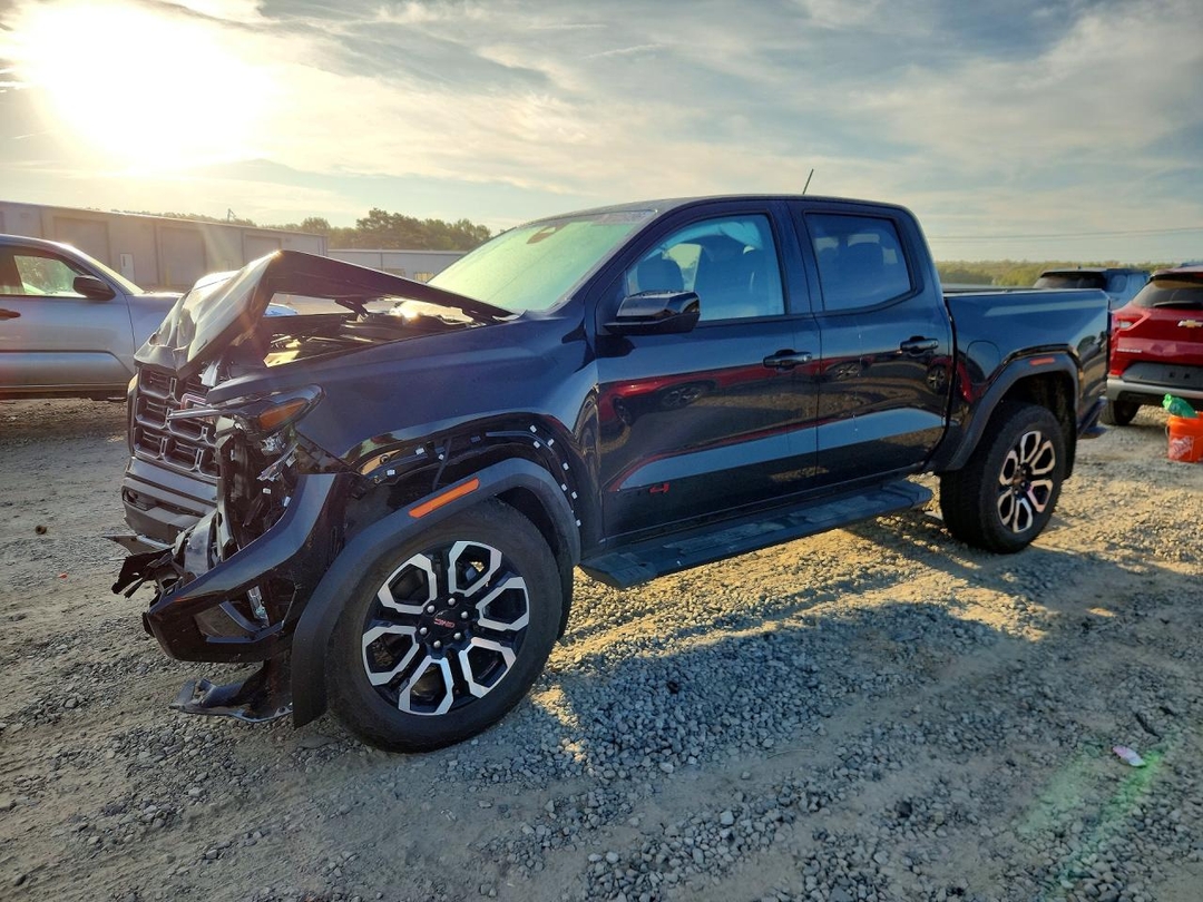 Vista de 2025 GMC CANYON AT4, ángulo 1
