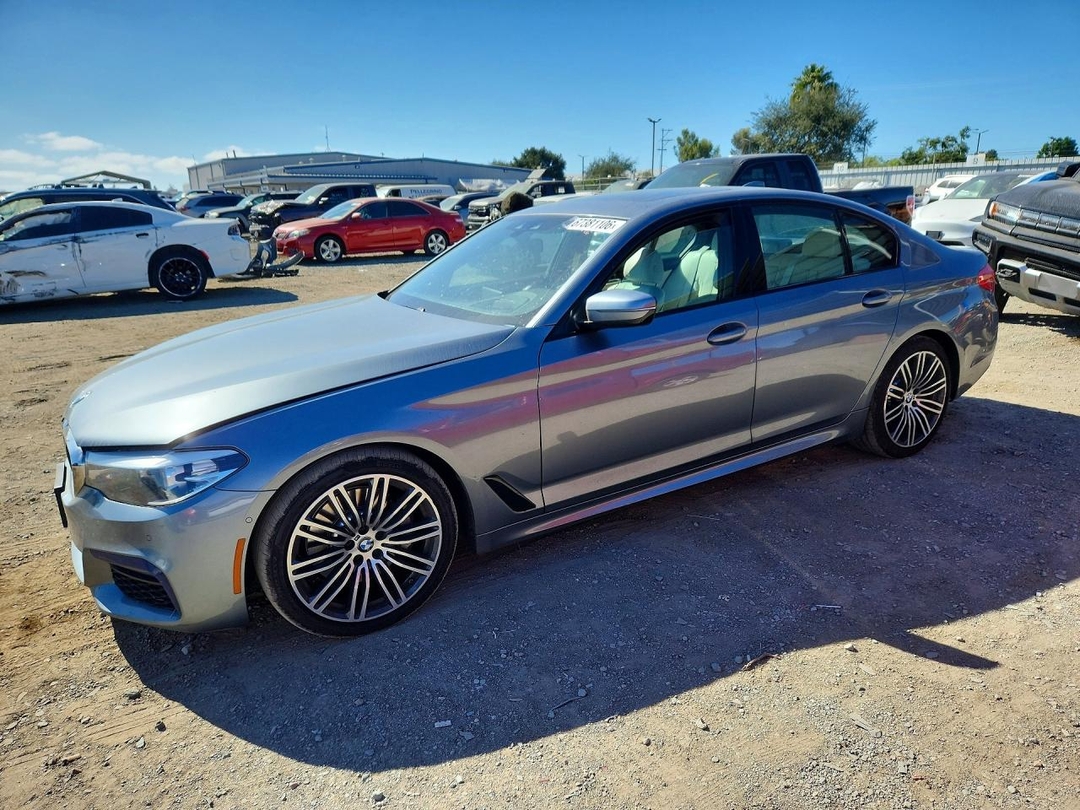 Вид 2019 BMW 530 I, угол 1