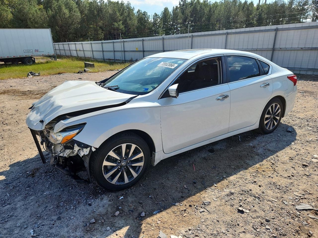 Vista de 2017 NISSAN ALTIMA 2.5 SV, ángulo 1