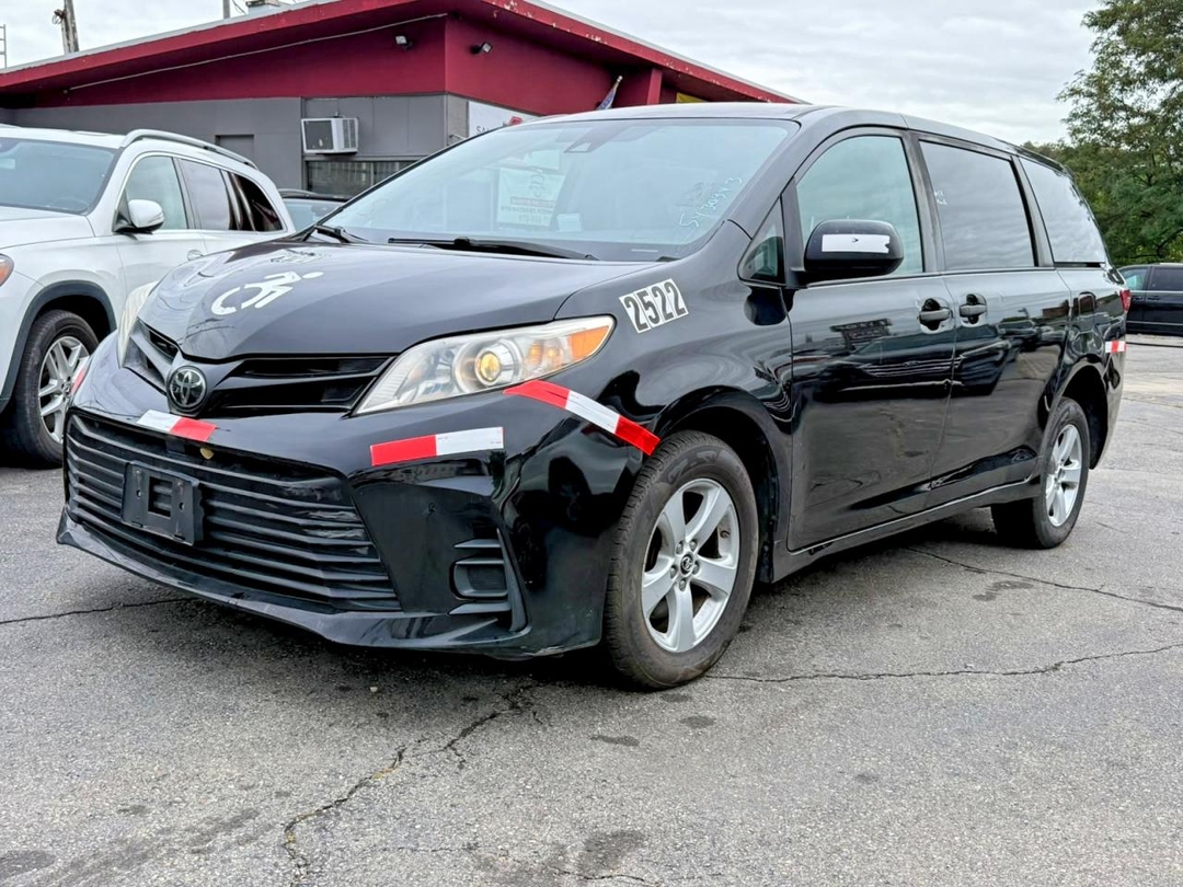 Вид 2020 TOYOTA SIENNA L, угол 1