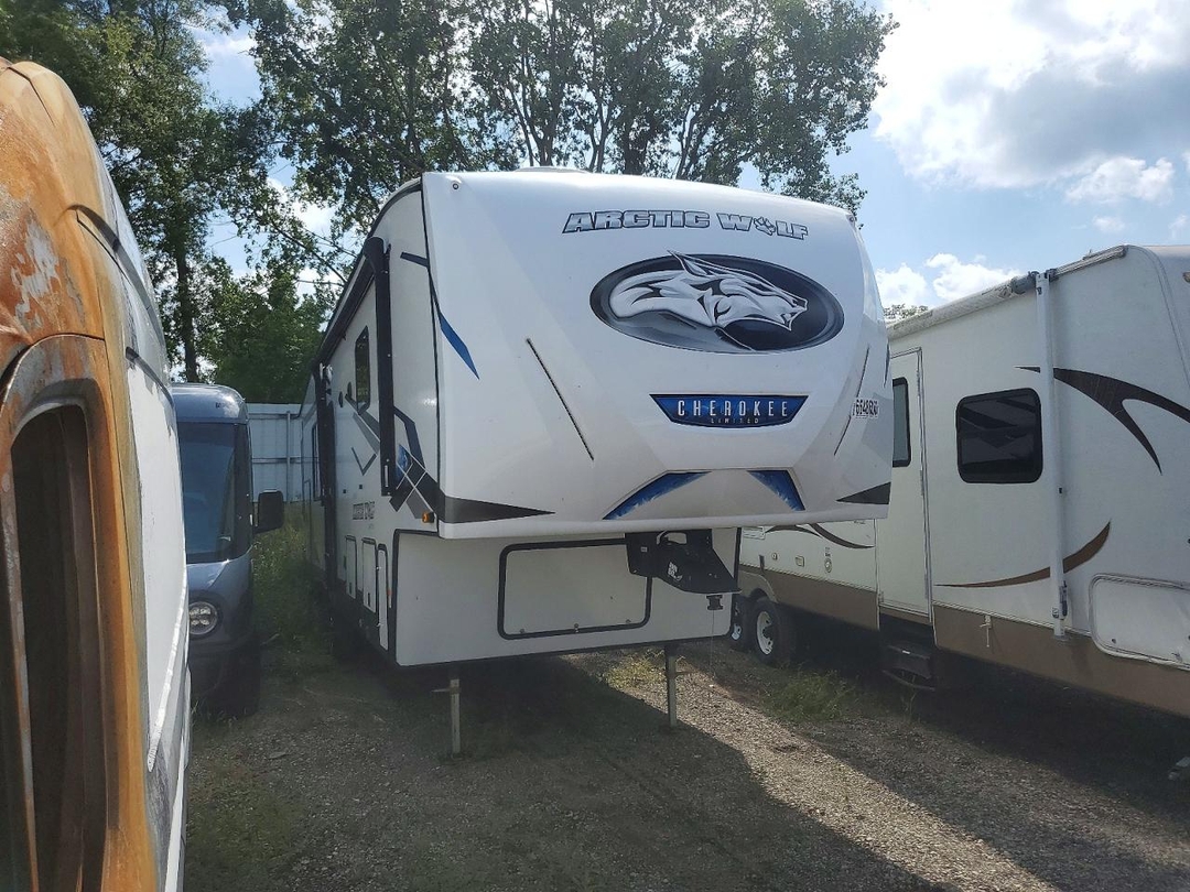 منظر 2024 FOREST RIVER ARCTIC WOLF CAMPER، زاوية 1