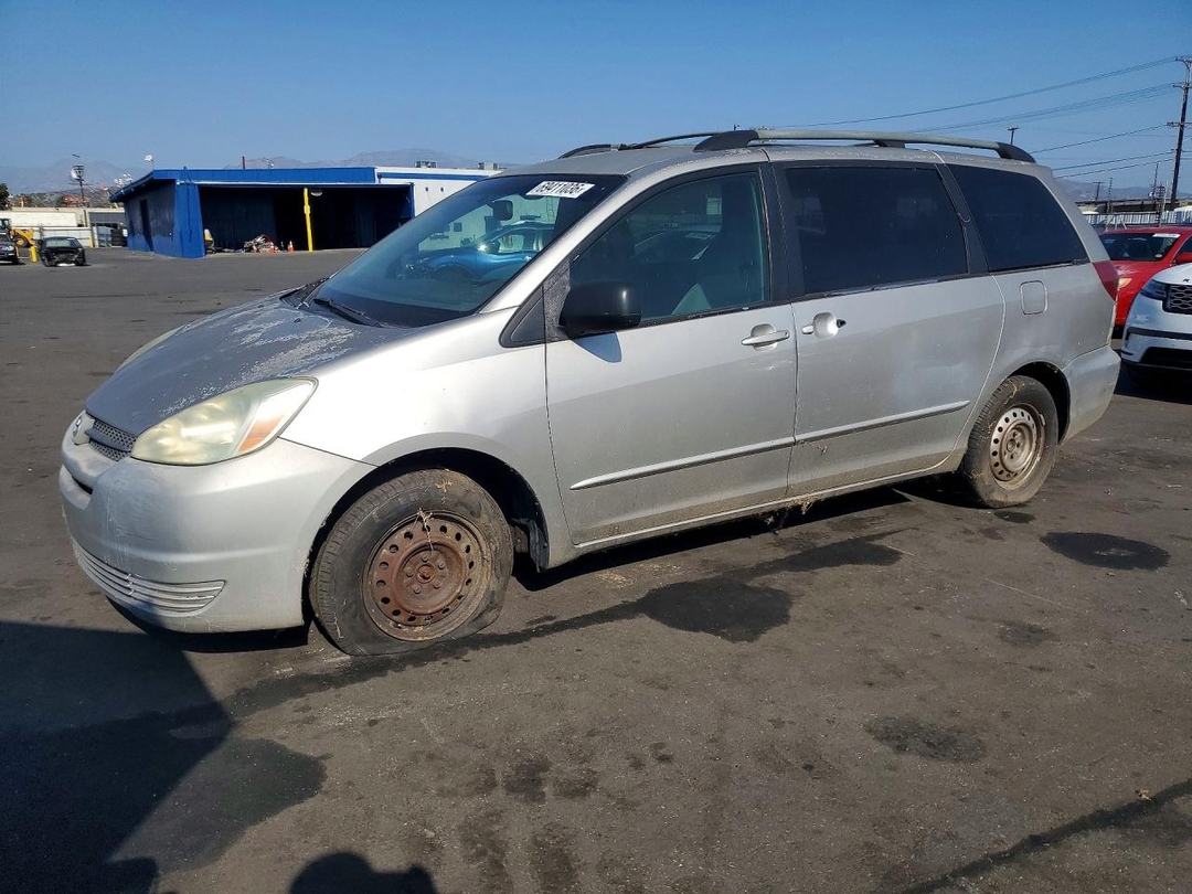 Vue de 2005 TOYOTA SIENNA LE 8 PASSENGER, angle 1
