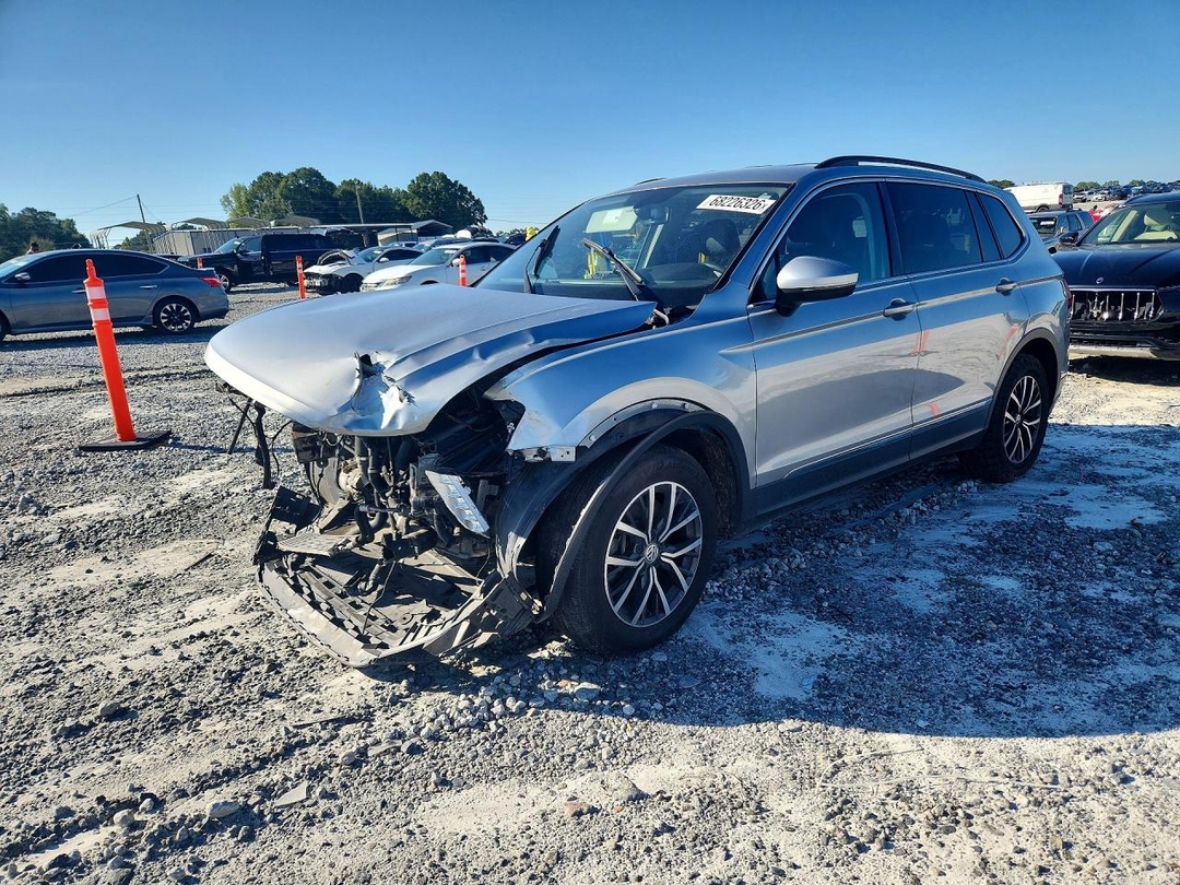 Vue de 2020 VOLKSWAGEN TIGUAN SE, angle 1