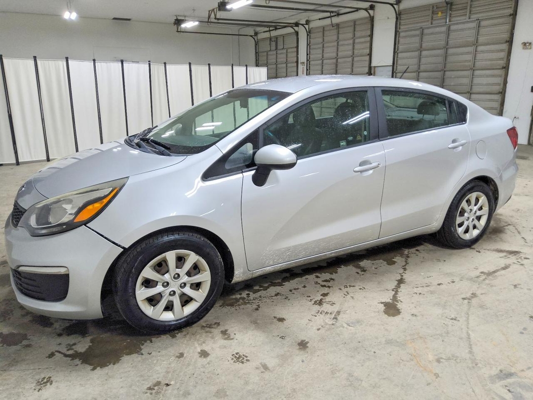 منظر 2017 KIA RIO LX، زاوية 1