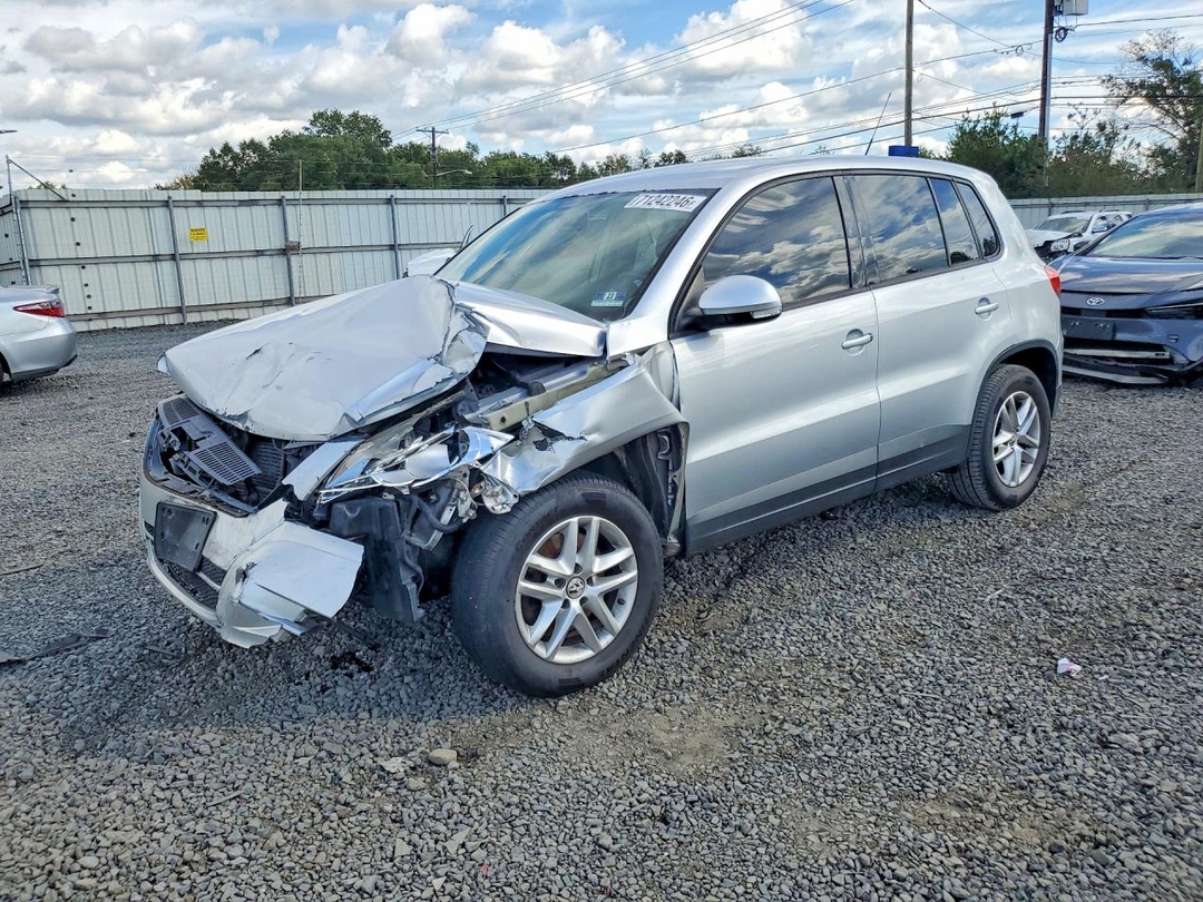 منظر 2011 VOLKSWAGEN TIGUAN S، زاوية 1