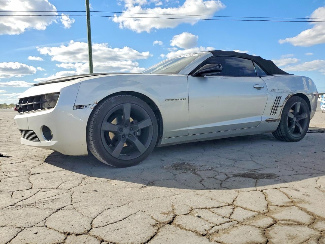 Вид 2011 CHEVROLET CAMARO LT, угол 1