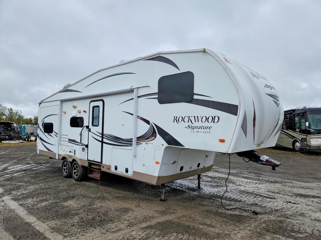 Vue de 2016 FOREST RIVER ROCKWOOD CAMPER, angle 1