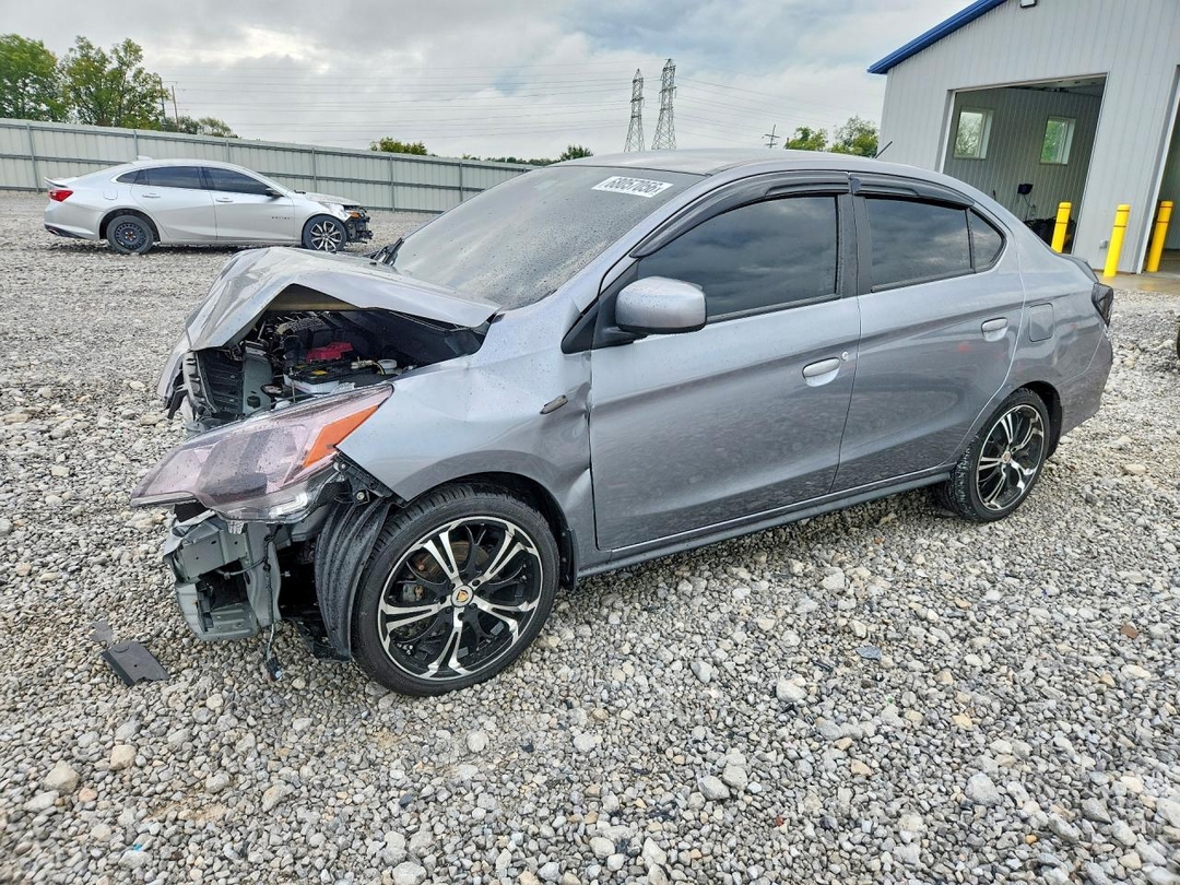 Vue de 2023 MITSUBISHI MIRAGE G4 ES, angle 1