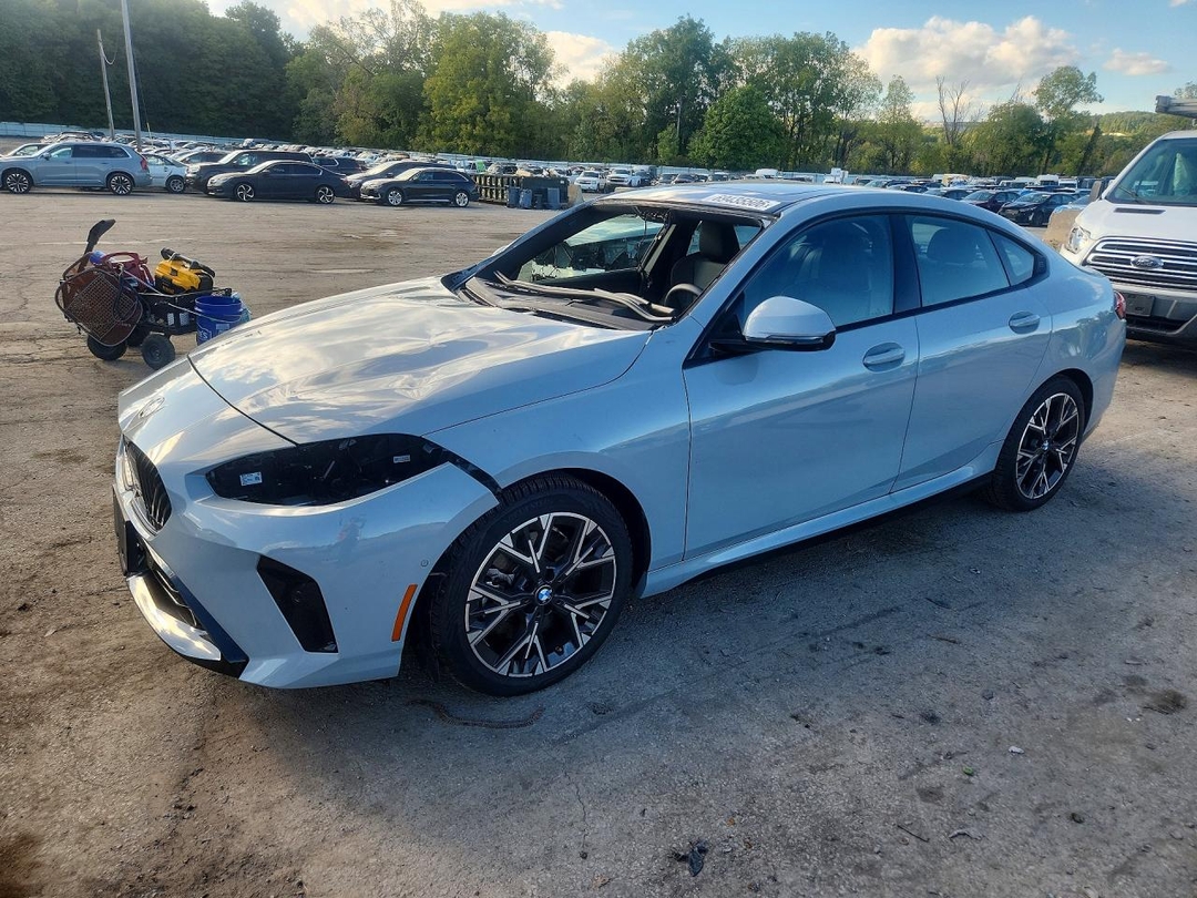 منظر 2025 BMW 228XI، زاوية 1