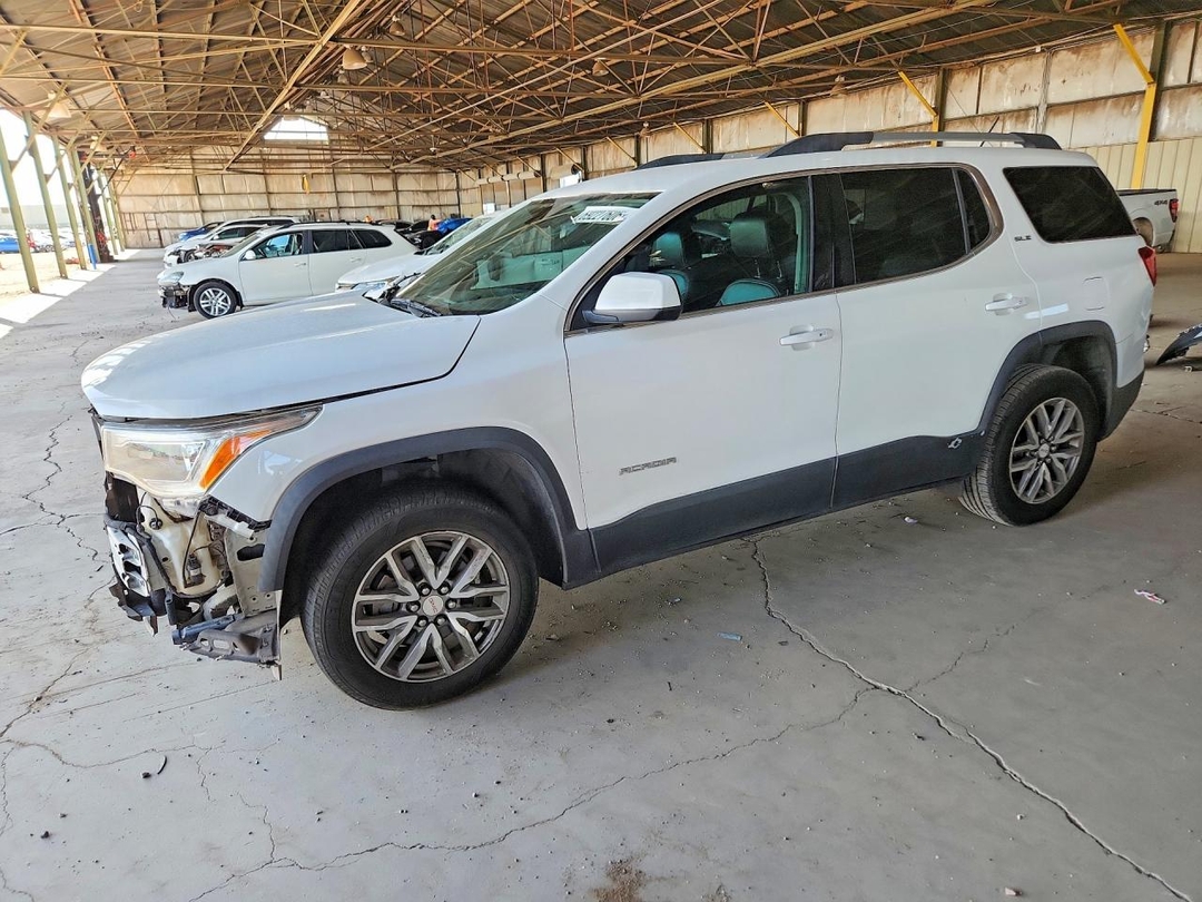 منظر 2017 GMC ACADIA SLE، زاوية 1