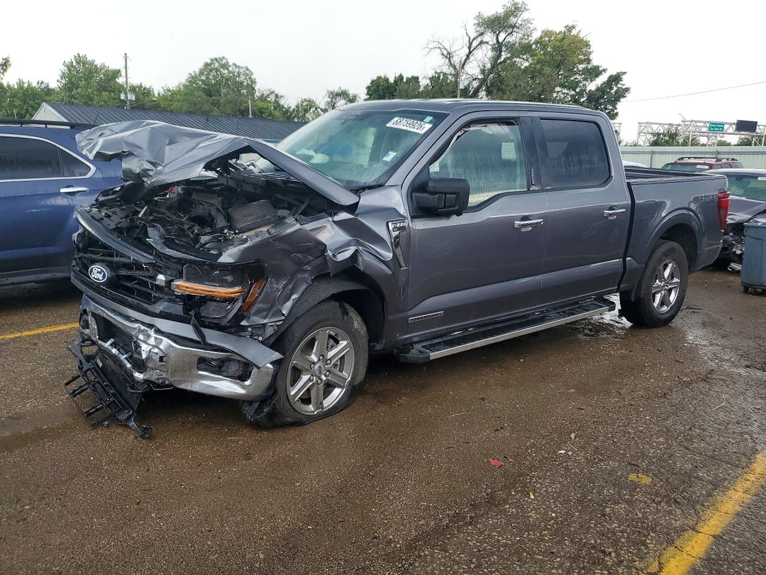 Вид 2024 FORD F150 XLT, угол 1