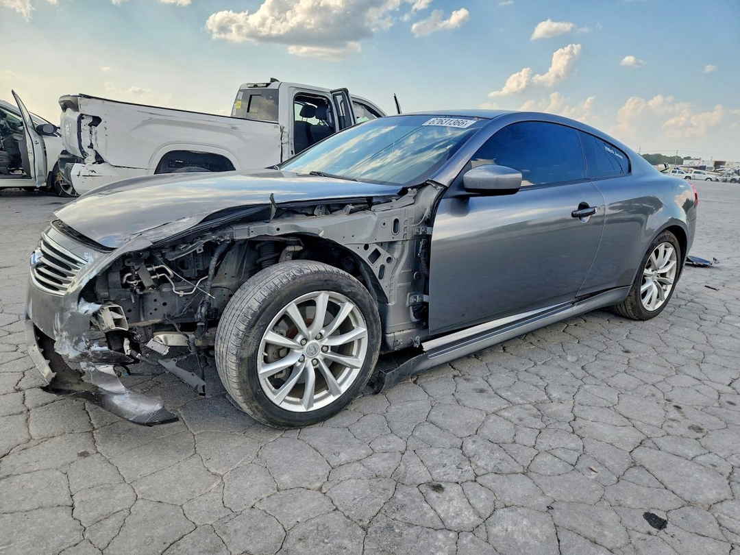 Вид 2015 INFINITI Q60 COUPE JOURNEY, угол 1