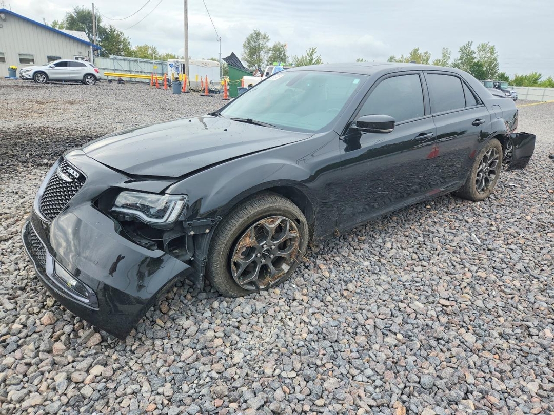 Vista de 2017 CHRYSLER 300 S, ángulo 1