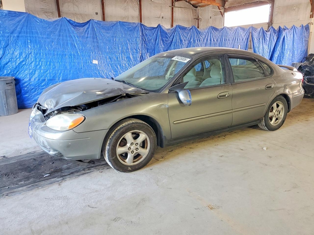 Vue de 2003 FORD TAURUS SES, angle 1