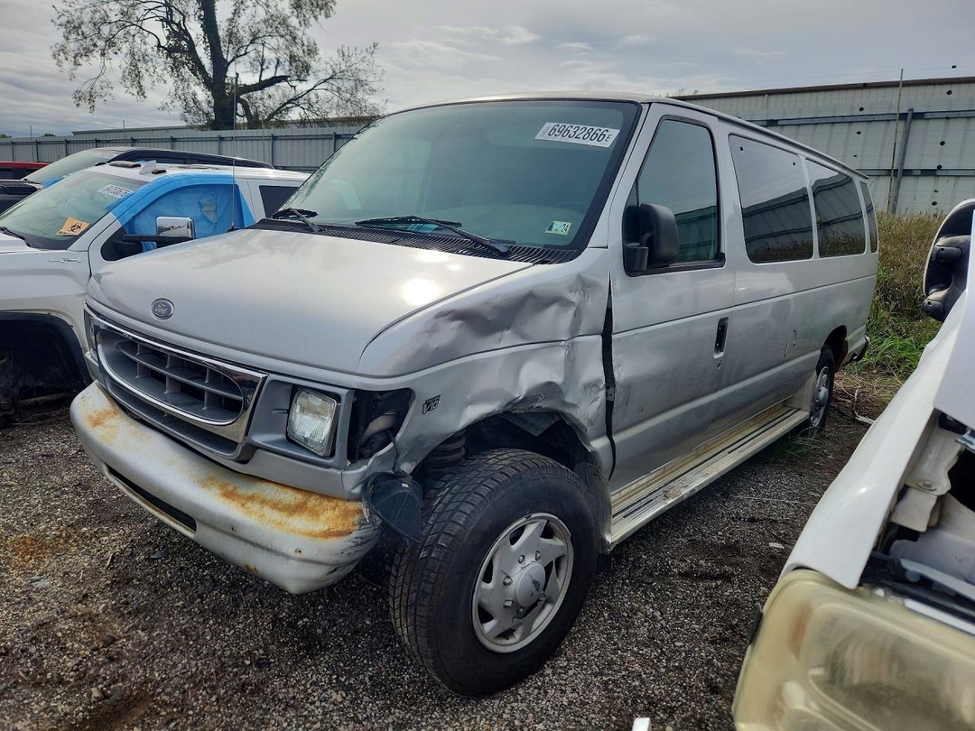 Vue de 1999 FORD ECONOLINE E350 SUPER DUTY WAGON, angle 1