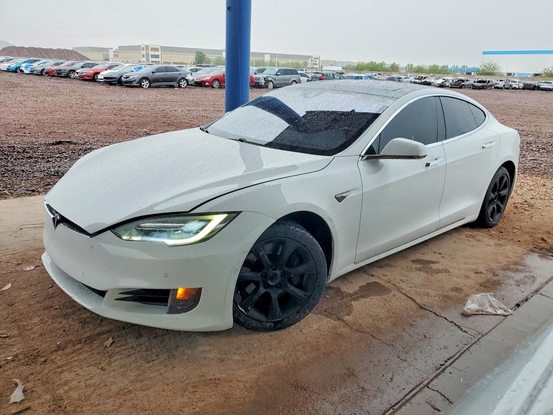Vista de 2016 TESLA MODEL S, ángulo 1