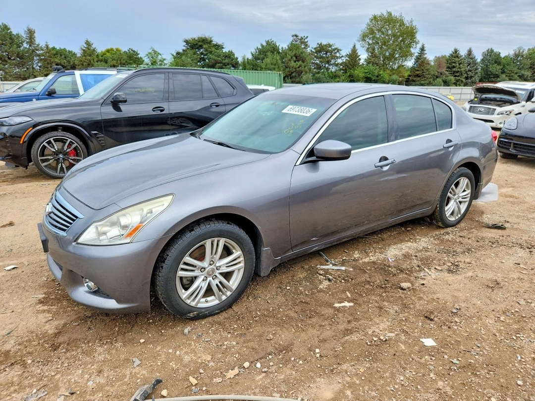 Вид 2013 INFINITI G37 SEDAN X, угол 1