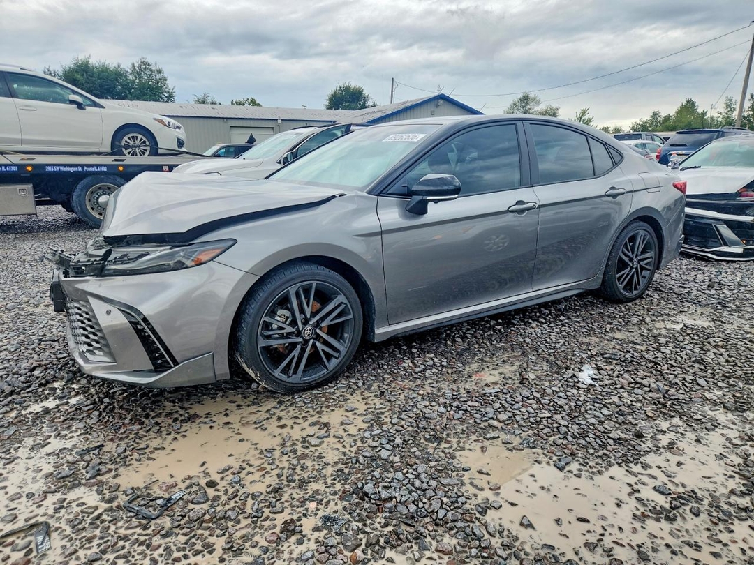 منظر 2025 TOYOTA CAMRY، زاوية 1