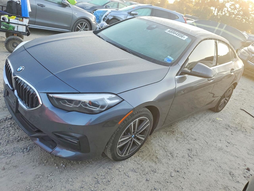 Vue de 2020 BMW 228XI, angle 1